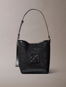 Bucket Bag mit Emblem aus Mesh