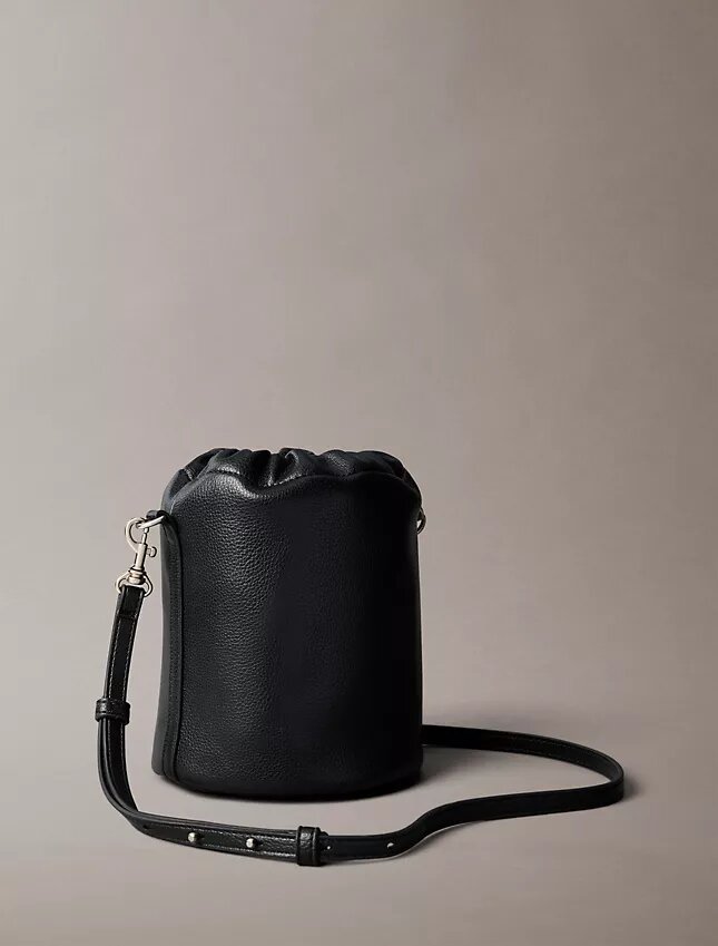 Bucket Bag mit Kieselstruktur Bucket Bag mit Kieselstruktur