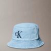 Bucket Hat aus gewaschenem Denim mit gesticktem Logo Bucket Hat aus gewaschenem Denim mit gesticktem Logo