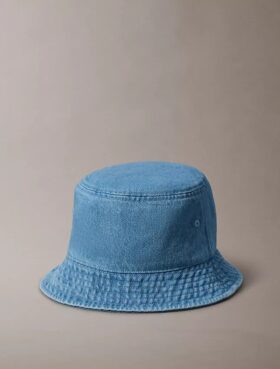 Bucket Hat aus gewaschenem Denim mit gesticktem Logo Bucket Hat aus gewaschenem Denim mit gesticktem Logo
