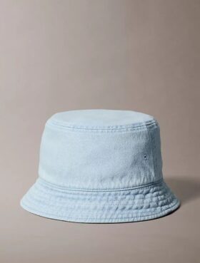Bucket Hat aus gewaschenem Denim mit gesticktem Logo Bucket Hat aus gewaschenem Denim mit gesticktem Logo