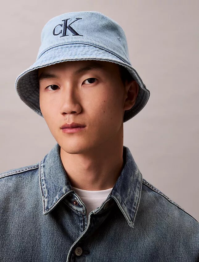 Bucket Hat aus gewaschenem Denim mit gesticktem Logo Bucket Hat aus gewaschenem Denim mit gesticktem Logo