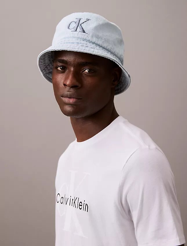 Bucket Hat aus gewaschenem Denim mit gesticktem Logo Bucket Hat aus gewaschenem Denim mit gesticktem Logo