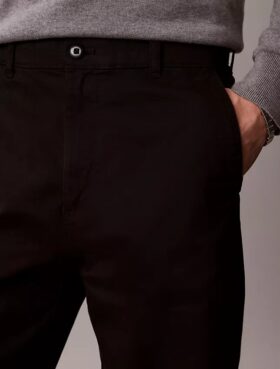 Chino-Hose aus Cotton Stretch 90S Straight mit geradem Bein