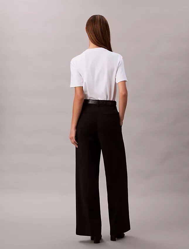 Chino-Hose aus Cotton Stretch mit weitem Bein Chino-Hose aus Cotton Stretch mit weitem Bein