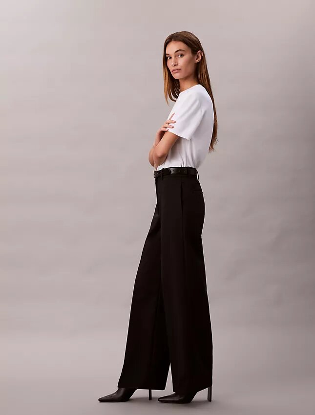 Chino-Hose aus Cotton Stretch mit weitem Bein Chino-Hose aus Cotton Stretch mit weitem Bein