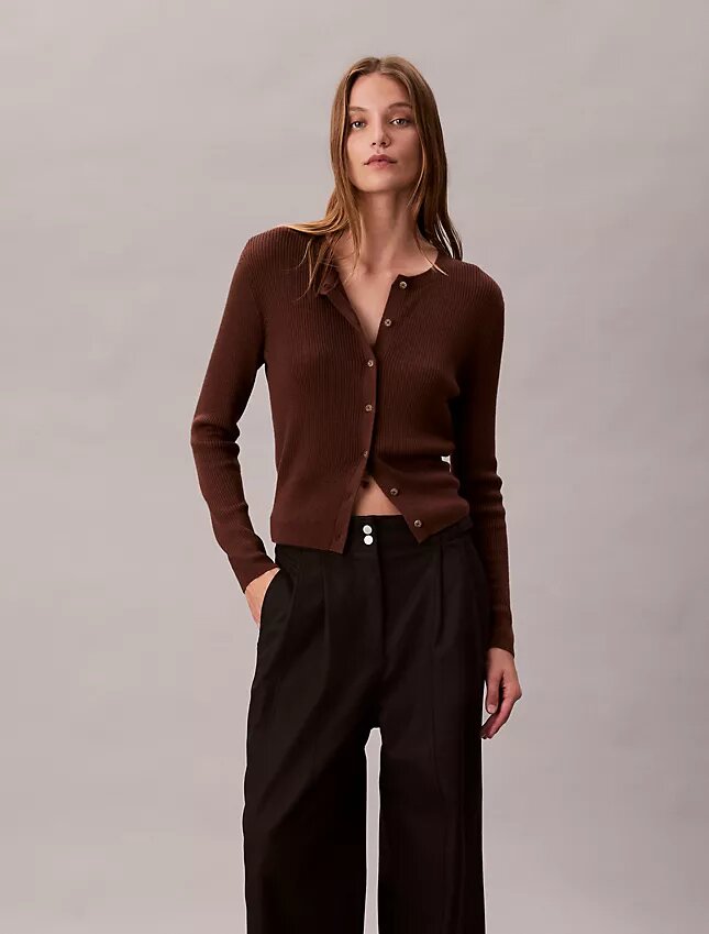 Chino-Hose mit verstellbarem weitem Bein Chino-Hose mit verstellbarem weitem Bein