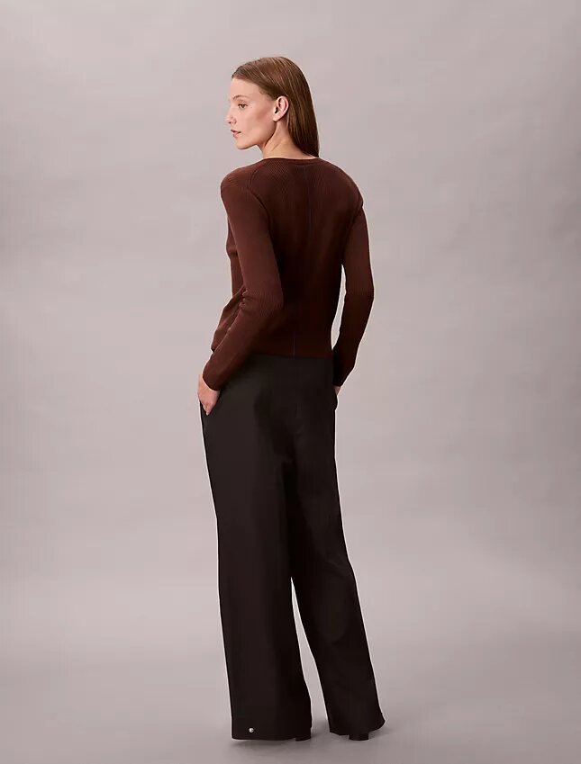 Chino-Hose mit verstellbarem weitem Bein Chino-Hose mit verstellbarem weitem Bein