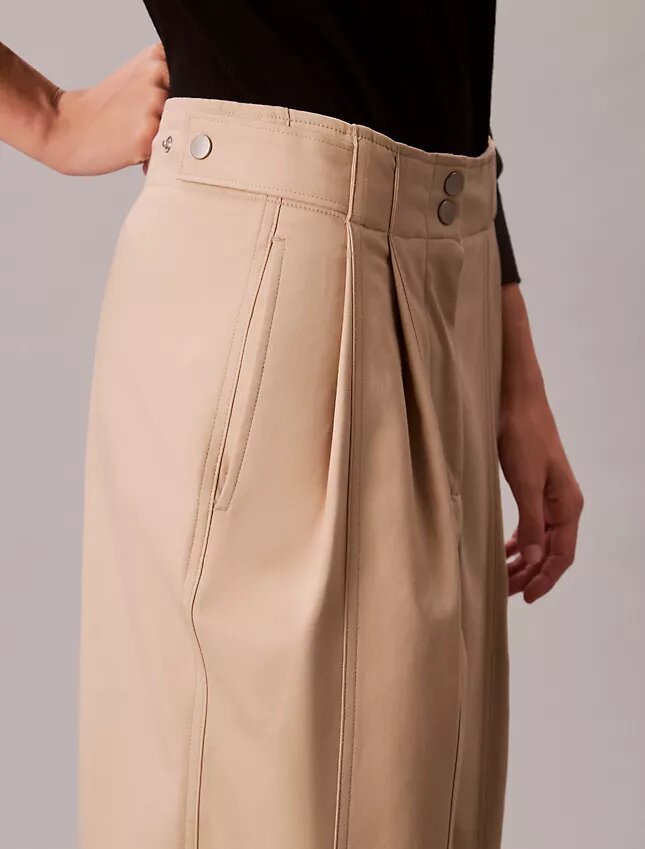 Chino-Hose mit verstellbarem weitem Bein Chino-Hose mit verstellbarem weitem Bein