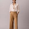 Chino-Hose mit weitem Bein und verkürztem Schnitt Chino-Hose mit weitem Bein und verkürztem Schnitt