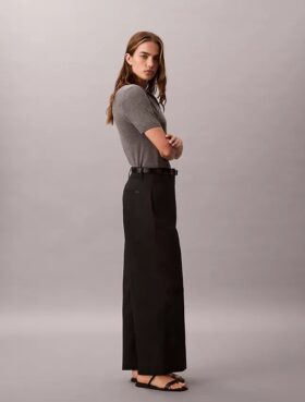 Chino-Hose mit weitem Bein und verkürztem Schnitt