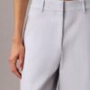 Chino-Hose mit weitem Bein und verkürztem Schnitt Chino-Hose mit weitem Bein und verkürztem Schnitt