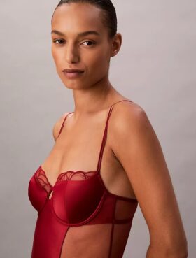 CK Black Bodys aus floraler Spitze