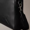 Commuter-Tasche mit geprägtem Monogram Commuter-Tasche mit geprägtem Monogram