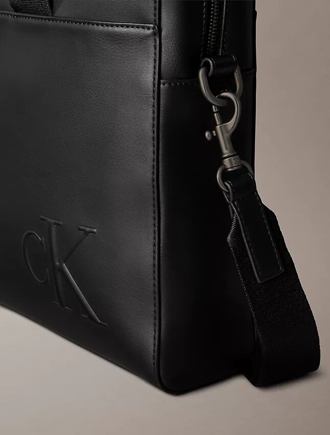 Commuter-Tasche mit geprägtem Monogram Commuter-Tasche mit geprägtem Monogram