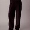 Cordhose mit Falten und weitem Bein