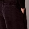 Cordhose mit Falten und weitem Bein