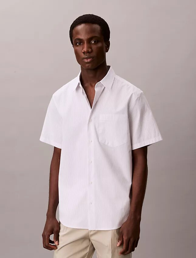 Cotton Stretch-Hemd mit schmalen Streifen und Knopfleiste Cotton Stretch-Hemd mit schmalen Streifen und Knopfleiste