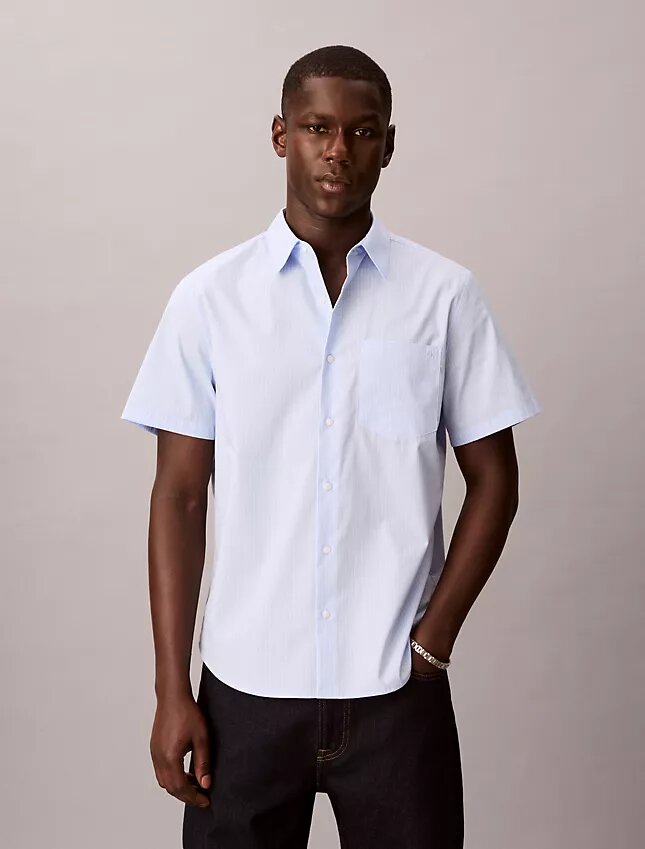 Cotton Stretch-Hemd mit schmalen Streifen und Knopfleiste Cotton Stretch-Hemd mit schmalen Streifen und Knopfleiste