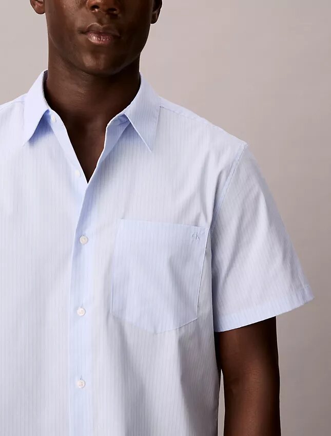 Cotton Stretch-Hemd mit schmalen Streifen und Knopfleiste Cotton Stretch-Hemd mit schmalen Streifen und Knopfleiste