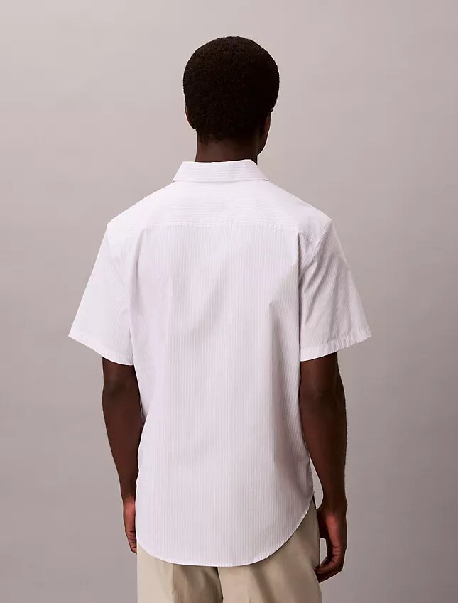 Cotton Stretch-Hemd mit schmalen Streifen und Knopfleiste Cotton Stretch-Hemd mit schmalen Streifen und Knopfleiste