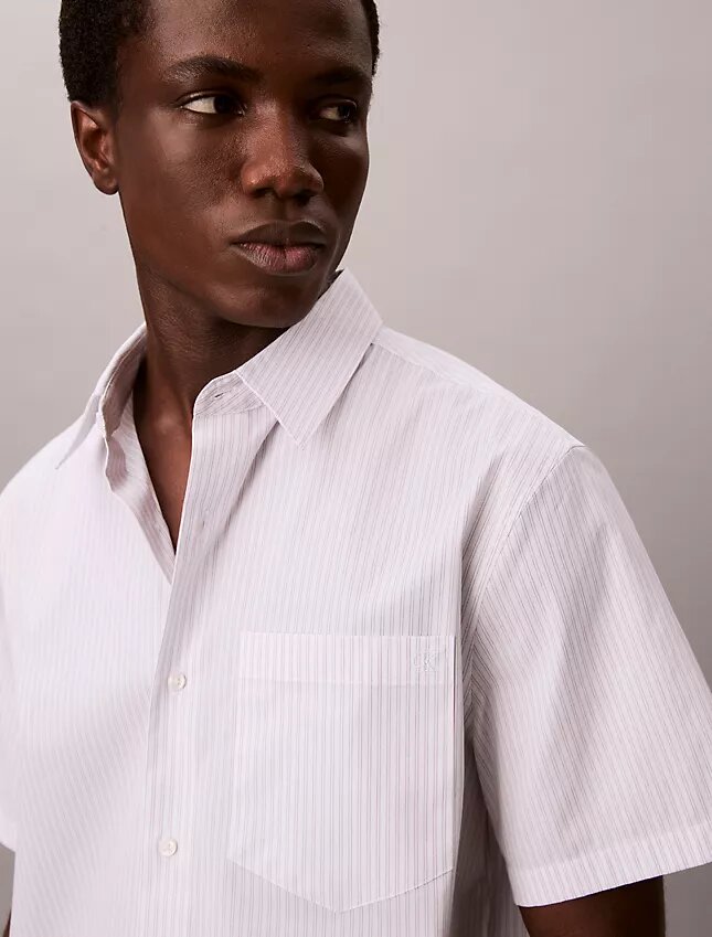 Cotton Stretch-Hemd mit schmalen Streifen und Knopfleiste Cotton Stretch-Hemd mit schmalen Streifen und Knopfleiste
