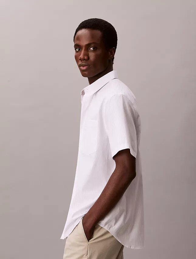Cotton Stretch-Hemd mit schmalen Streifen und Knopfleiste Cotton Stretch-Hemd mit schmalen Streifen und Knopfleiste