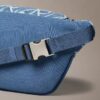 Denim-Gürteltasche mit durchgehendem Emblem-Logo Denim-Gürteltasche mit durchgehendem Emblem-Logo
