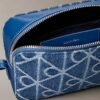 Denim-Kameratasche mit durchgehendem Emblem-Logo Denim-Kameratasche mit durchgehendem Emblem-Logo