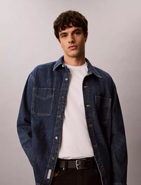 Denim-Overshirt mit durchgehendem Monogram im 90er-Jahre-Stil