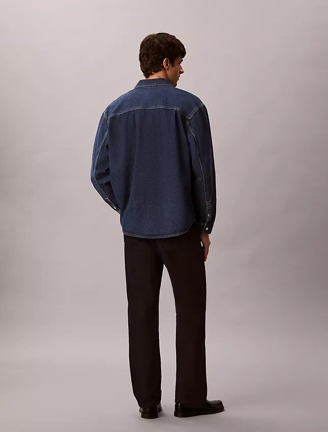Denim-Overshirt mit durchgehendem Monogram im 90er-Jahre-Stil Denim-Overshirt mit durchgehendem Monogram im 90er-Jahre-Stil