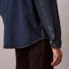 Denim-Overshirt mit durchgehendem Monogram im 90er-Jahre-Stil Denim-Overshirt mit durchgehendem Monogram im 90er-Jahre-Stil