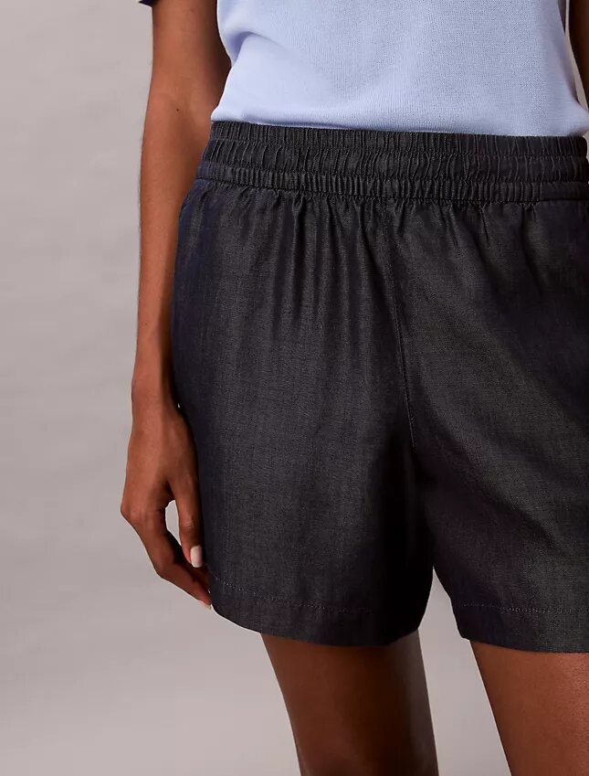 Denim-Shorts zum Hineinschlüpfen Denim-Shorts zum Hineinschlüpfen