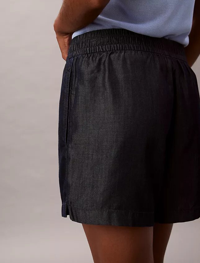 Denim-Shorts zum Hineinschlüpfen Denim-Shorts zum Hineinschlüpfen