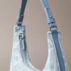 Denim-Umhängetasche mit durchgängigem Emblem-Logo Denim-Umhängetasche mit durchgängigem Emblem-Logo