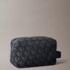 Dopp-Kit mit durchgehendem Monogram Dopp-Kit mit durchgehendem Monogram