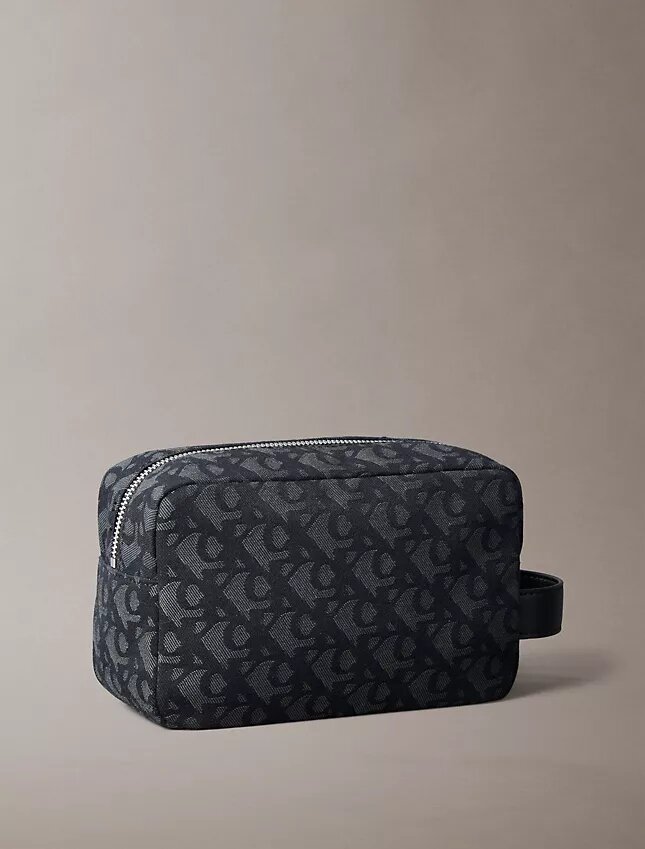 Dopp-Kit mit durchgehendem Monogram Dopp-Kit mit durchgehendem Monogram