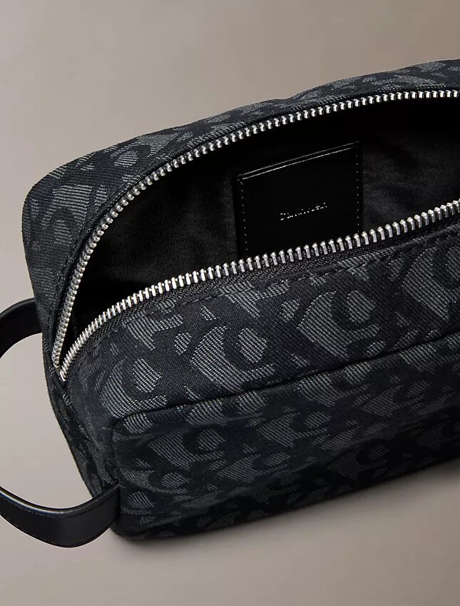Dopp-Kit mit durchgehendem Monogram Dopp-Kit mit durchgehendem Monogram