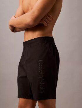 Einfarbige 7″-Badeshorts