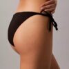 Einfarbiges Bikini-Unterteil mit seitlichen Bändern Einfarbiges Bikini-Unterteil mit seitlichen Bändern