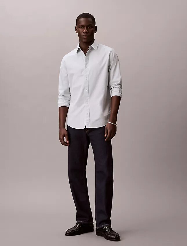 Einfarbiges klassisches Oxford-Hemd mit Button-Down-Kragen Einfarbiges klassisches Oxford-Hemd mit Button-Down-Kragen