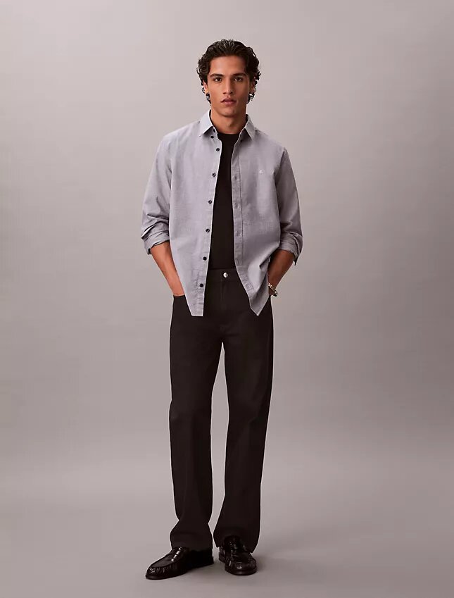 Einfarbiges klassisches Oxford-Hemd mit Button-Down-Kragen Einfarbiges klassisches Oxford-Hemd mit Button-Down-Kragen