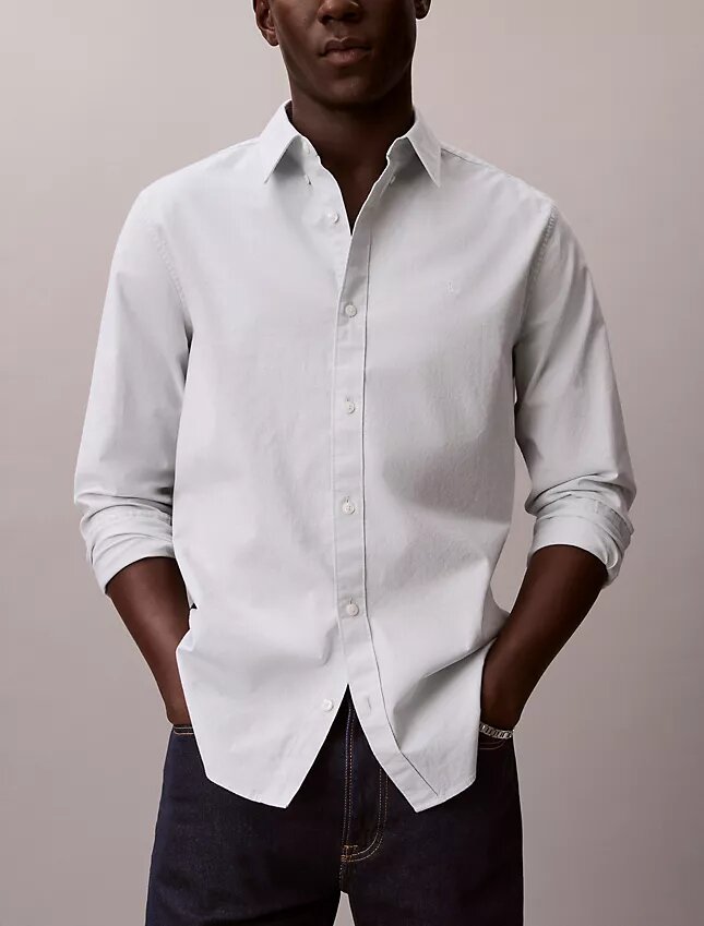 Einfarbiges klassisches Oxford-Hemd mit Button-Down-Kragen Einfarbiges klassisches Oxford-Hemd mit Button-Down-Kragen