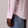 Einfarbiges klassisches Oxford-Hemd mit Button-Down-Kragen Einfarbiges klassisches Oxford-Hemd mit Button-Down-Kragen