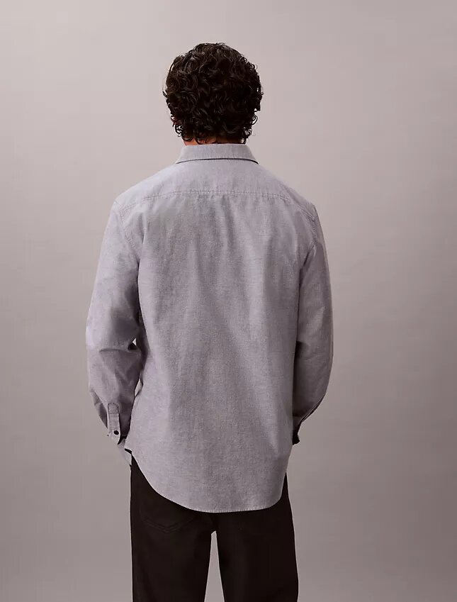Einfarbiges klassisches Oxford-Hemd mit Button-Down-Kragen Einfarbiges klassisches Oxford-Hemd mit Button-Down-Kragen