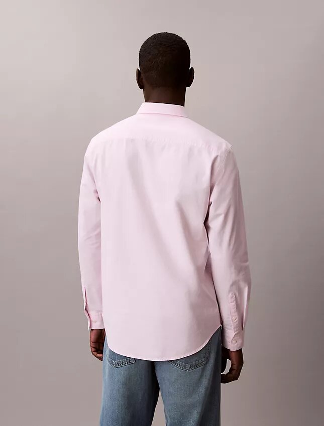 Einfarbiges klassisches Oxford-Hemd mit Button-Down-Kragen Einfarbiges klassisches Oxford-Hemd mit Button-Down-Kragen
