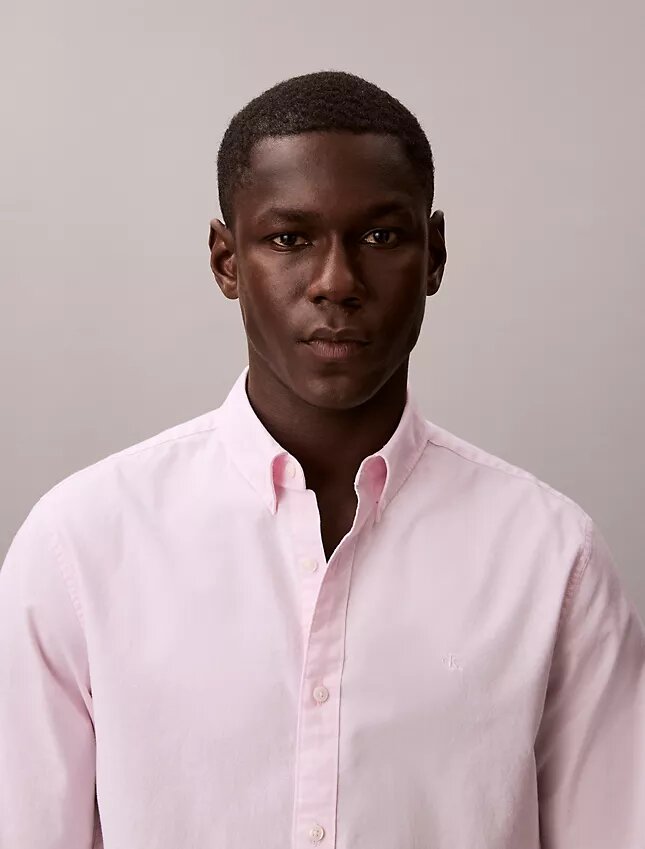 Einfarbiges klassisches Oxford-Hemd mit Button-Down-Kragen Einfarbiges klassisches Oxford-Hemd mit Button-Down-Kragen