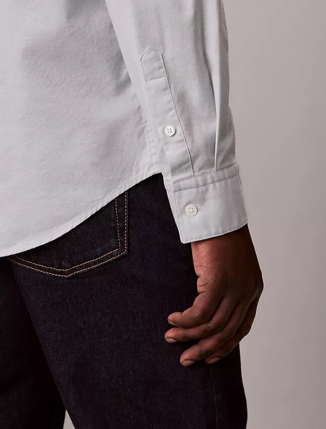 Einfarbiges klassisches Oxford-Hemd mit Button-Down-Kragen Einfarbiges klassisches Oxford-Hemd mit Button-Down-Kragen