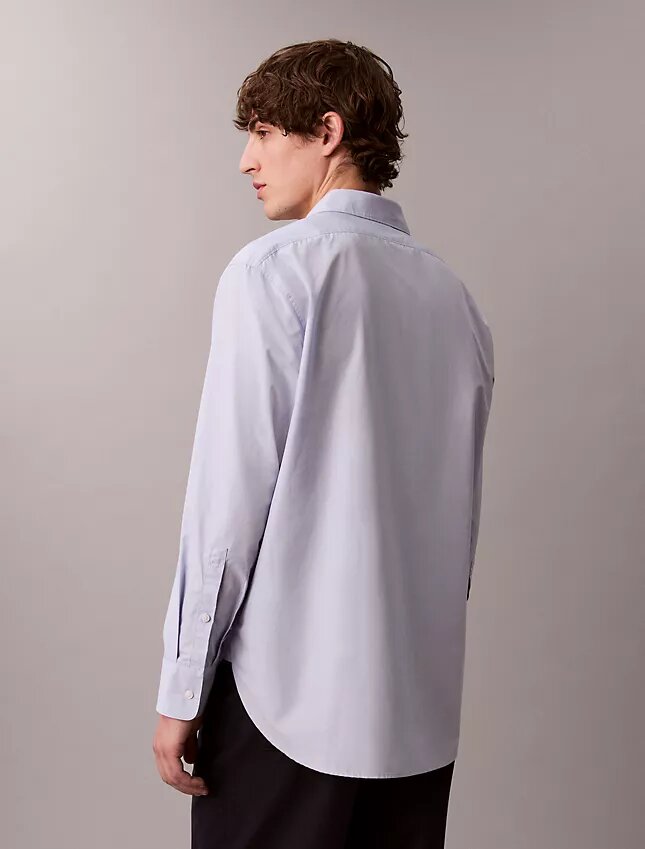Einfarbiges, locker sitzendes Button-Down-Hemd aus Baumwolle Einfarbiges, locker sitzendes Button-Down-Hemd aus Baumwolle