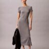 Einfarbiges, schmales Midi-Kleid aus Stretch